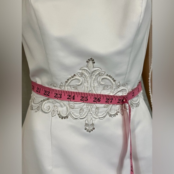 David’s bridal 👰 Elegant White Strapless Wedding Gown with Veil & Tiara Set - Picture 8 of 13